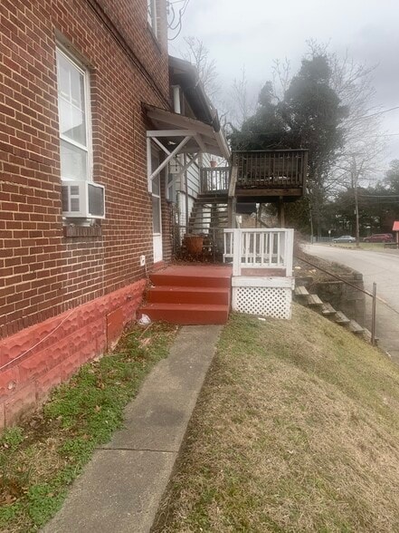 Building Photo - 1404 Watts St