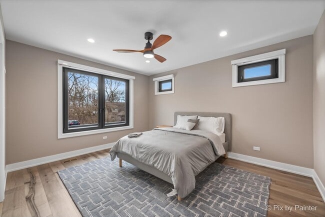 Building Photo - 154 Oak St