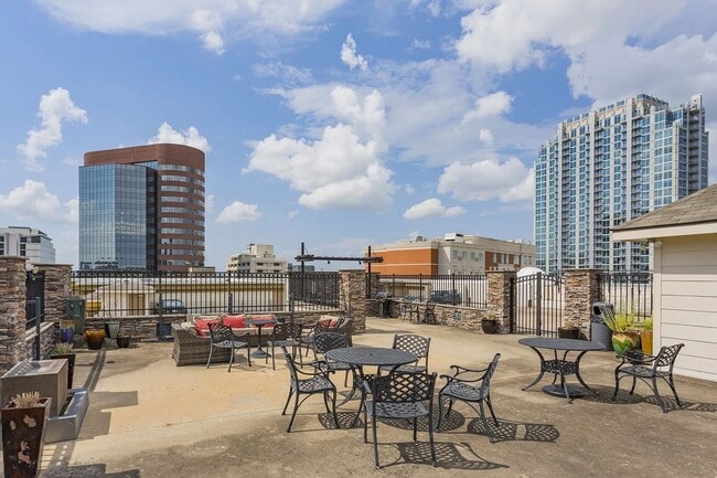 Building Photo - Urban Living at Bristol on Broadway – Walk to Vanderbilt, Studio Unit with Washer/Dryer, Assigned...