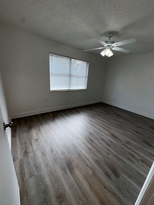 Building Photo - 1193 Bentley Rd