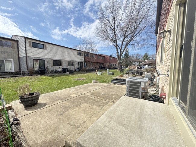 Building Photo - 1527 Mohawk Trail