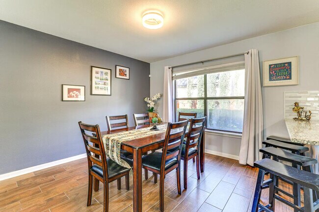 Building Photo - 1122 Gruene Rd