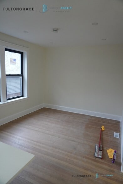 Building Photo - 4636 N Hamilton Ave