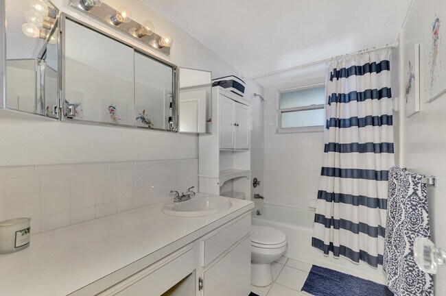 Building Photo - LUXURY LONGBOAT LIVING AT IT’S FINEST! AVA...