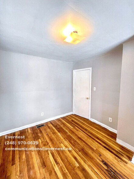 Building Photo - 3808 Seneca St