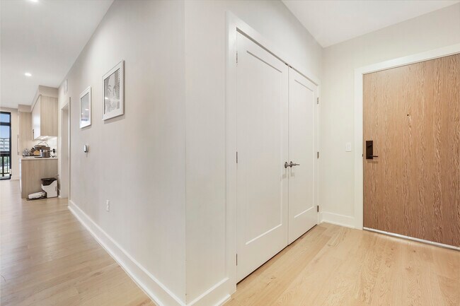 Entry way with large closet for additional storage - 701 Swann Ave