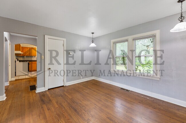 Building Photo - 9306 W Maple St