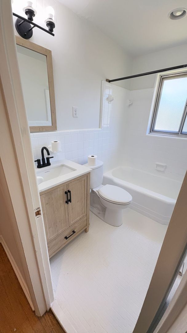 Building Photo - Newly Renovated Home in East Memphis