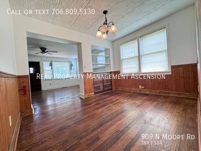 Building Photo - 909 N Moore Rd