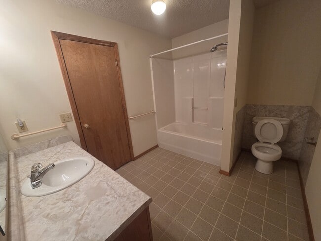 Building Photo - 2060 E Belmont St