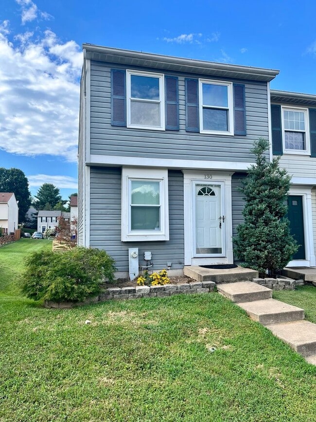 Building Photo - Charming 2 Bedroom/2 Bathroom in Laurel Valley!