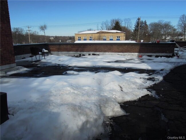 Building Photo - 49 Congers Rd