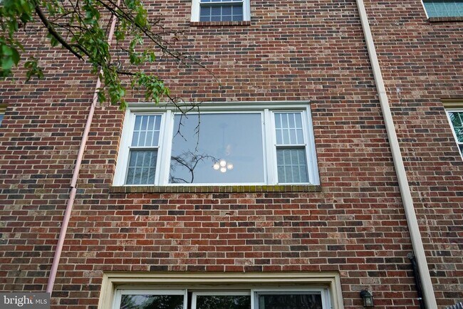 Building Photo - 8414 Penshurst Dr