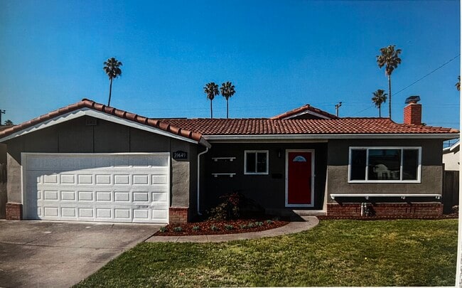 Building Photo - 39649 Royal Palm Dr