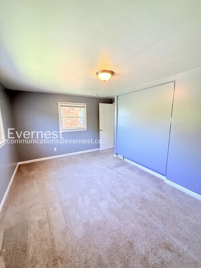 Building Photo - 2 Bed & 1 Bath Duplex in Detroit / Pet-Friendly / Section 8 Accepted / Available Now!