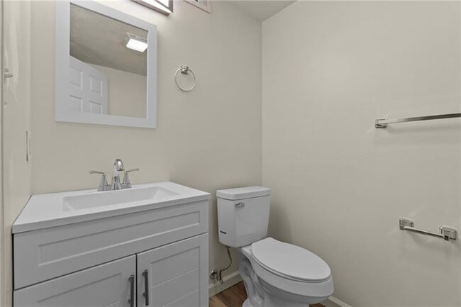 Building Photo - 390 US-30