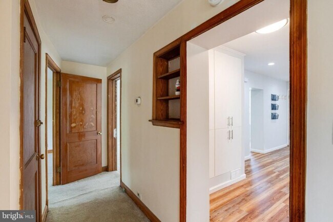 Building Photo - 905 Regester Ave