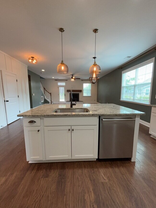 Building Photo - 373 Whispering Breeze Ln
