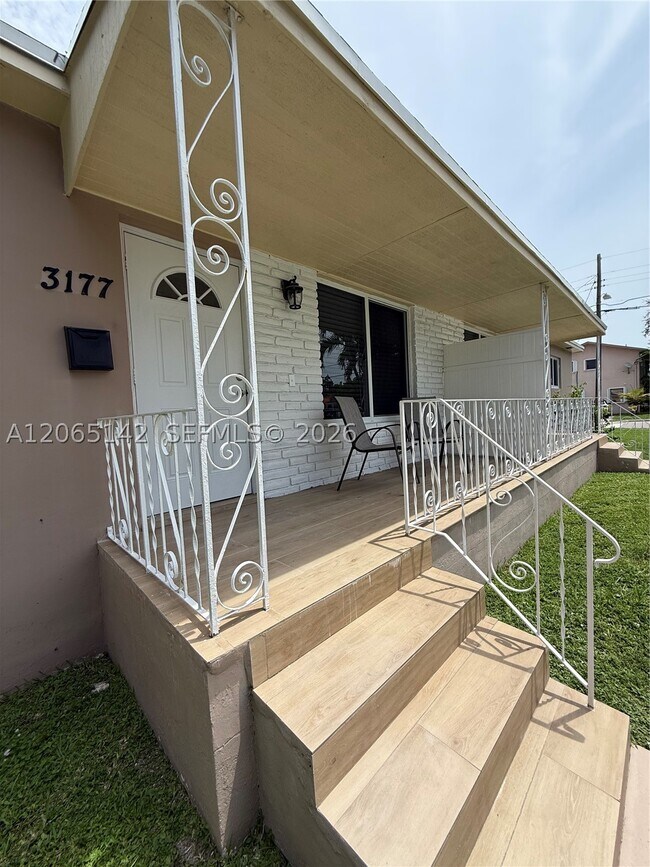 Building Photo - 3177 SW 27th St