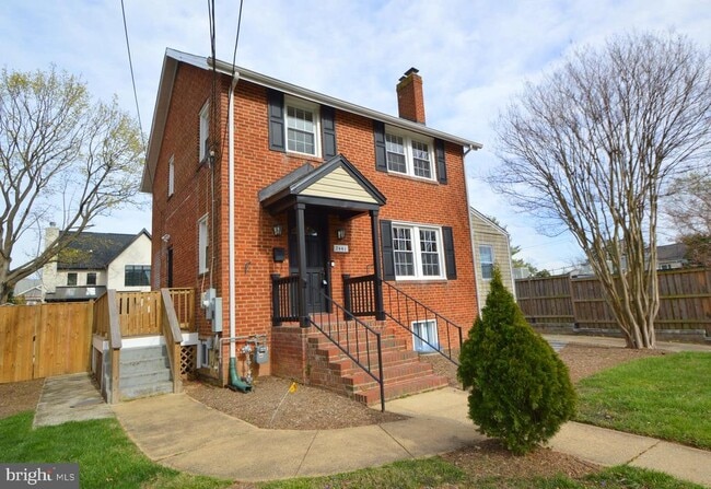 Building Photo - 2441 N McKinley St