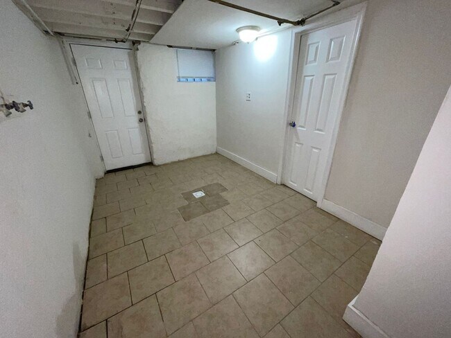 Building Photo - 6430 1/2 Tulip Street