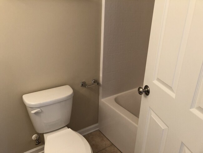 Building Photo - Available to show! **MOVE-IN Special $250 off the 1st full month's rent.**