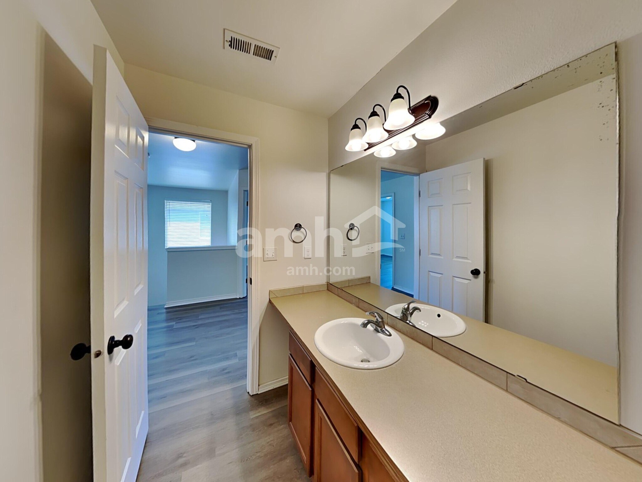 Building Photo - 1206 Blue Jay Ave SW