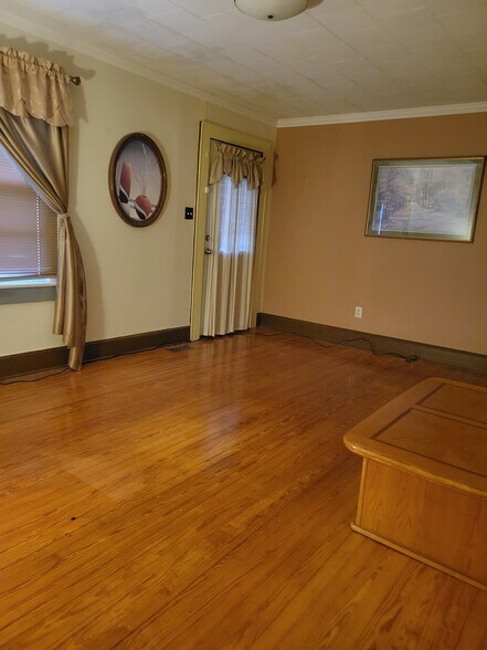 Building Photo - 206 N McCaskey Rd