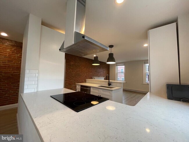 Building Photo - 900 N 29th St