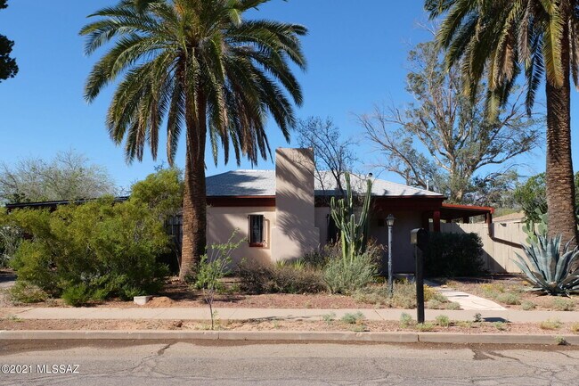 Building Photo - 3941 E Louis Ln