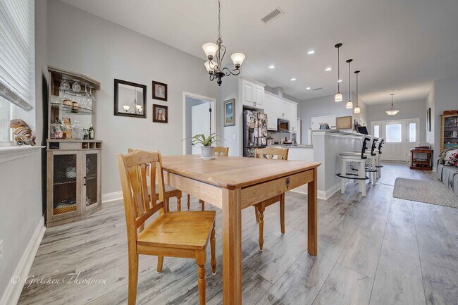 Building Photo - "Charming 3-Bedroom Oasis with 2 Baths and...