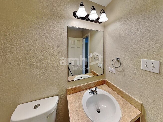 Building Photo - 148 Hinge Chase