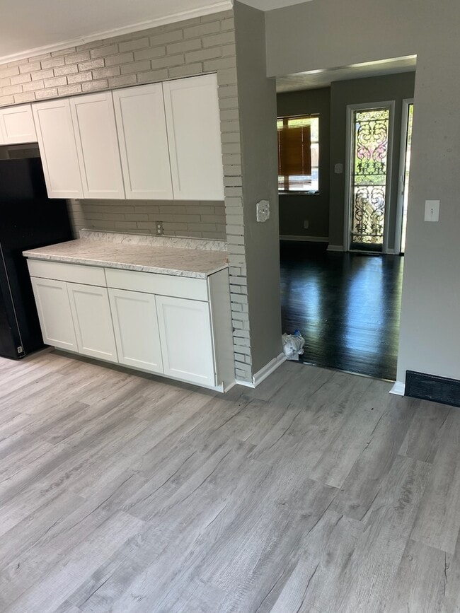 Building Photo - 1343 Eldorn Dr