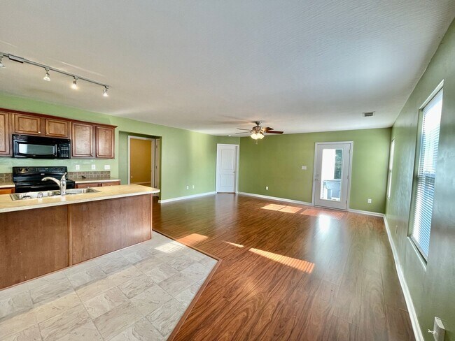 Building Photo - 2029 Drummond Dr