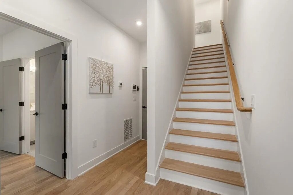 Building Photo - 1237 Memorial Dr SE