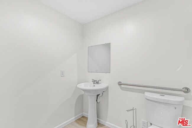 Building Photo - 1409 N Hobart Blvd