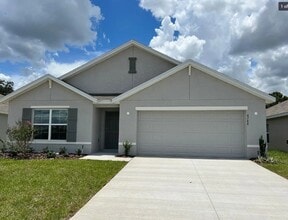 Building Photo - **AVAILABLE AUGUST 1** Charming 4-Bedroom ...