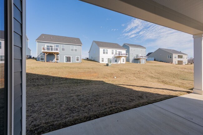 Building Photo - Modern Home with Open Floor Plan in Blacks...