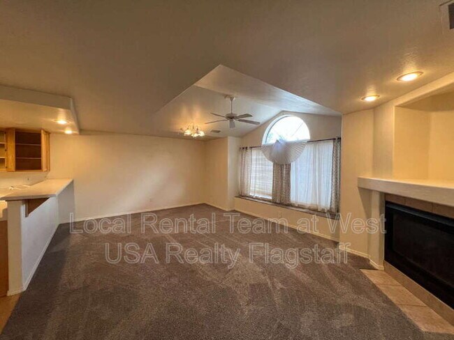 Building Photo - 6087 E Mountain Oaks Dr