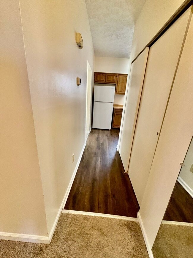 Building Photo - 2 Bedroom Across from Law School!