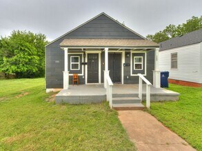 Building Photo - Completely Remodeled 1 Bedroom, 1 Bath Duplex!