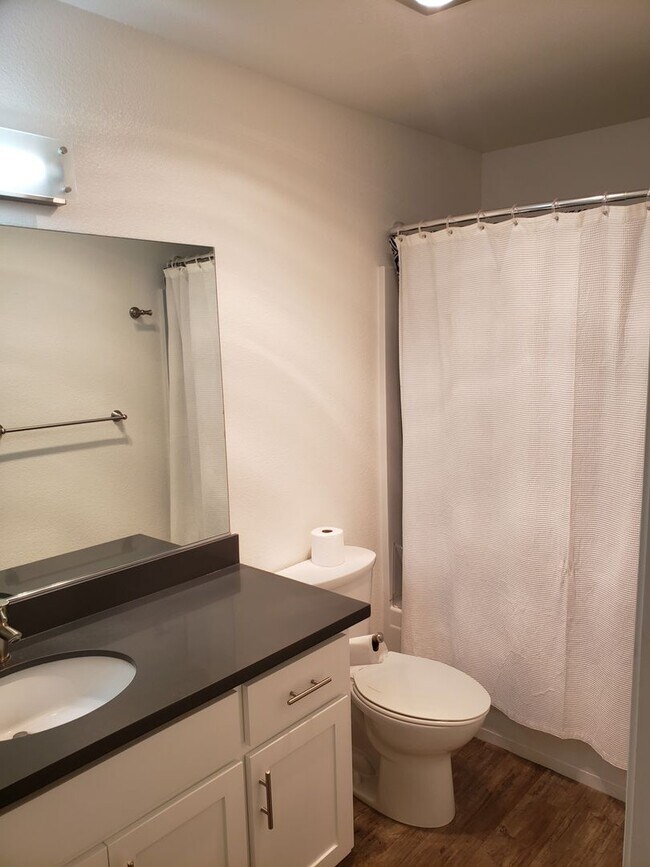 Building Photo - 2Bd/1Ba Clean Condo near Sunny Cove! ( Co-signors now accepted!)