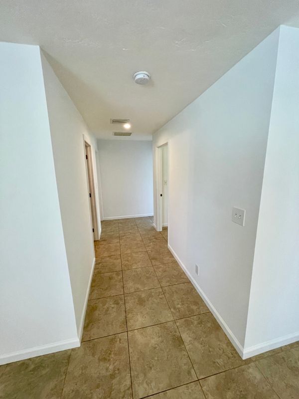 Building Photo - 4430 W Broward Blvd