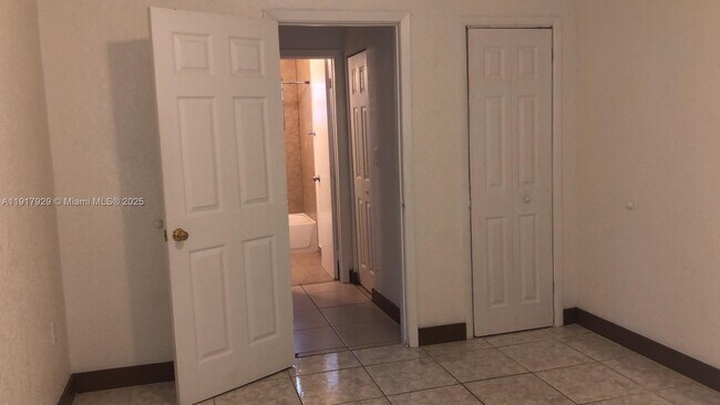 Building Photo - 1995 NE 167th St