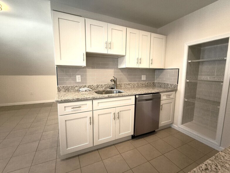 Building Photo - 26 Main St