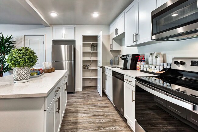 Building Photo - 4085-4089-4089 Nobel Dr