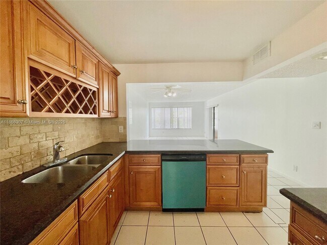 Building Photo - 2320 S Cypress Bend Dr