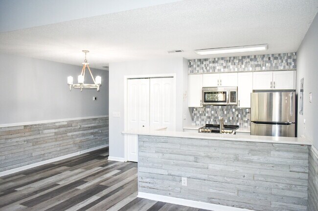 Building Photo - Beautiful two, bedroom two bath Condo in Little River