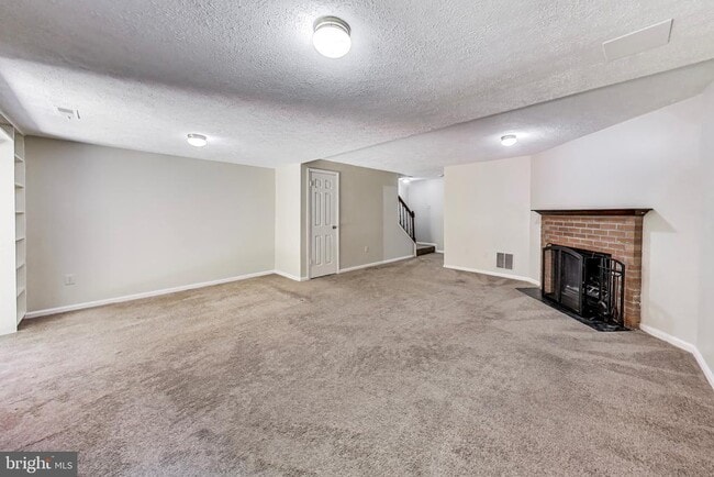 Building Photo - 3027 Mozart Dr