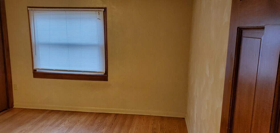 Building Photo - 410 Morton Ave